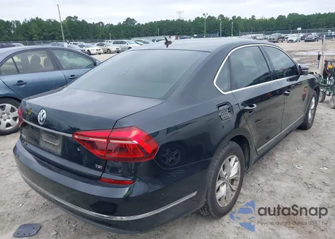 2017 Volkswagen Passat 1.8T S z USA, uszkodzony, nr VIN 1VWAT7A35HC064636
